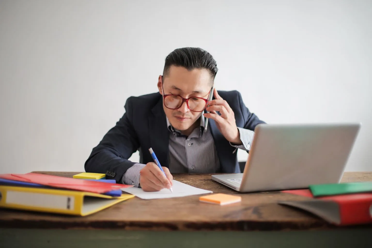 Reverse Recruiter vs AI Job Application Service: Real Costs, Pros and Cons in 2026